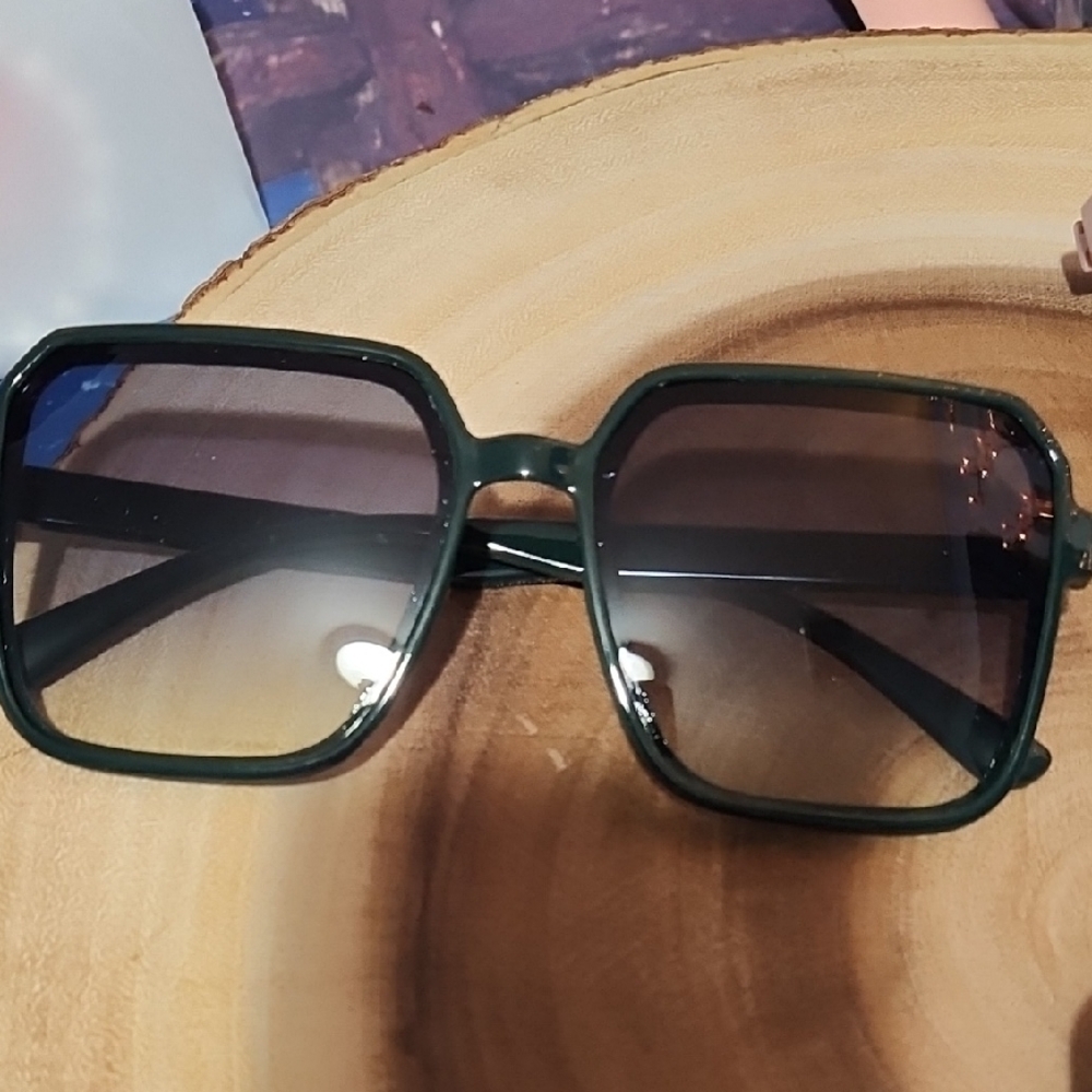 (6) Large Stylish Square Retro Sunglasses *Great for All Your Outfit Needs* New - Picture 7 of 9